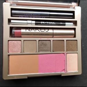 Urban Decay Naked On the Run Palette